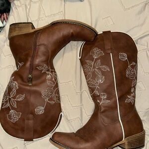 Brown Embroidered Western Boots